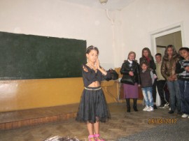 В училището в село Хаджидимитрово посрещнаха група за ромски фолклор 