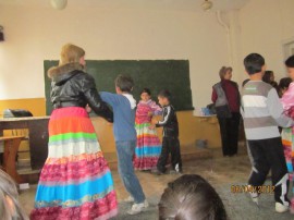 В училището в село Хаджидимитрово посрещнаха група за ромски фолклор 