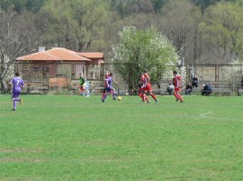 Малките ни футболисти на крачка от победата в турнира „Кока Кола” / Новини от Казанлък