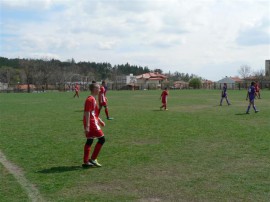 Малките ни футболисти на крачка от победата в турнира „Кока Кола”