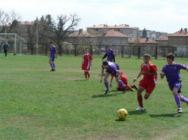Малките ни футболисти на крачка от победата в турнира „Кока Кола”
