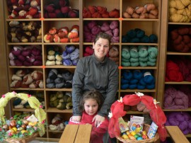 Казанлъшка фирма е лидер в производството на боя за яйца / Новини от Казанлък