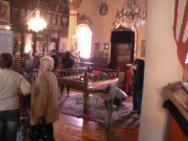 На Разпети петък хиляди посетиха храмовете в Казанлък