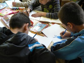 62 деца рисуваха приказни герои в Казанлък