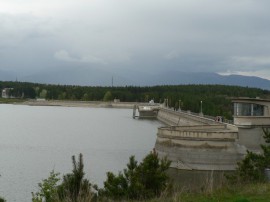 2500 килограма боклук събраха днес младежи на язовир Копринка