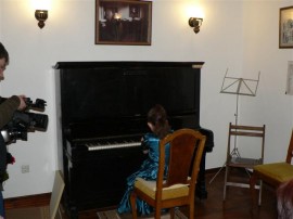 Домът на Петко Стайнов се изпълни със звук от 100 годишното му пиано