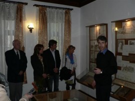 Домът на Петко Стайнов се изпълни със звук от 100 годишното му пиано