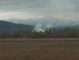 Жълто-сини облаци дим от “Габровница“ АД предизвикаха безпокойство в Розовата долина / Новини от Казанлък