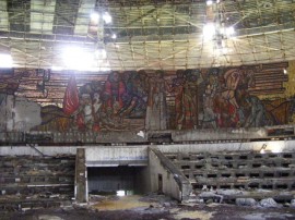 Паметникът на Бузлуджа – широко затворени очи...