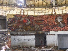 Паметникът на Бузлуджа – широко затворени очи...