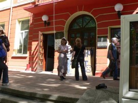 Служителите в Театър „Любомир Кабакчиев” излязоха на протест