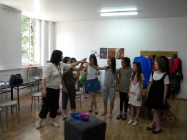  Деца от Крън помечтаха за театрална сцена / Новини от Казанлък