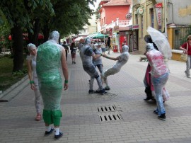 Екстравагантен флашмоб на улица “Искра“