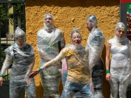 Екстравагантен флашмоб на улица “Искра“ / Новини от Казанлък