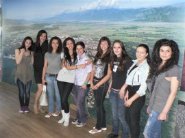 Кандидатките за Царица Роза се запознаха с работата на Община Казанлък