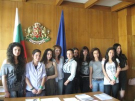 Кандидатките за Царица Роза се запознаха с работата на Община Казанлък / Новини от Казанлък