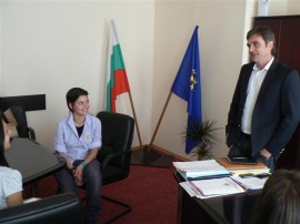 Кандидатките за Царица Роза се запознаха с работата на Община Казанлък