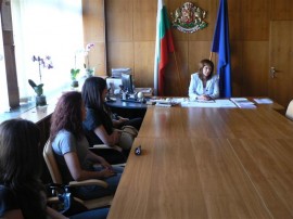 Кандидатките за Царица Роза се запознаха с работата на Община Казанлък