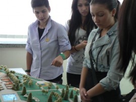 Кандидатките за Царица Роза се запознаха с работата на Община Казанлък