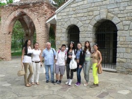 Претендентките за “Царица Роза“ обиколиха забележителности в общината