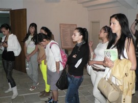 Претендентките за “Царица Роза“ обиколиха забележителности в общината