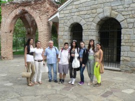 Претендентките за “Царица Роза“ обиколиха забележителности в общината