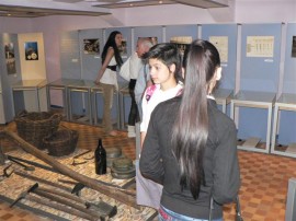 Претендентките за “Царица Роза“ обиколиха забележителности в общината