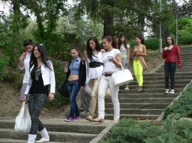 Претендентките за “Царица Роза“ обиколиха забележителности в общината