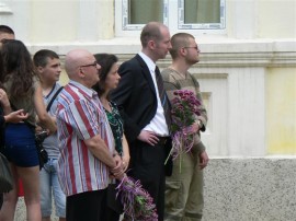 Американският културен аташе се поклони пред паметника на Кирил и Методий в Казанлък / Новини от Казанлък