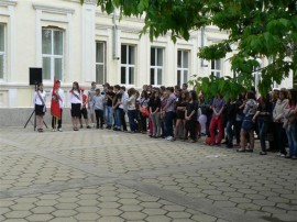 Американският културен аташе се поклони пред паметника на Кирил и Методий в Казанлък