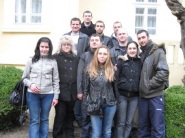 Младежите на ГЕРБ също се включиха в кампанията „Да изчистим България за един ден” / Новини от Казанлък