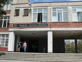 356 деца от СОУ “Екзарх Антим I“ се обучават с евро средства / Новини от Казанлък