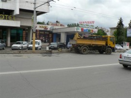 Центърът на Казанлък заприлича на строителна площадка