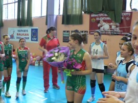 С много сълзи волейболният ни клуб изпрати две абитуриентки