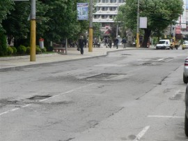 Центърът на Казанлък заприлича на строителна площадка