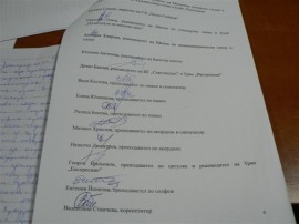 Художествените ръководители в НЧ “Искра“ изпратиха декларация до Вежди Рашидов / Новини от Казанлък