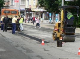Центърът на Казанлък заприлича на строителна площадка