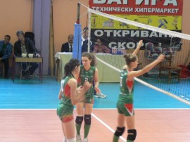 С много сълзи волейболният ни клуб изпрати две абитуриентки