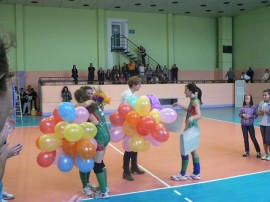 С много сълзи волейболният ни клуб изпрати две абитуриентки