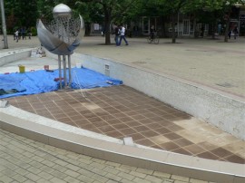 Центърът на Казанлък заприлича на строителна площадка