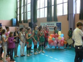 С много сълзи волейболният ни клуб изпрати две абитуриентки