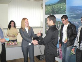 Община Казанлък награди ученическите отбори, които стигнаха до финалите на страната ни