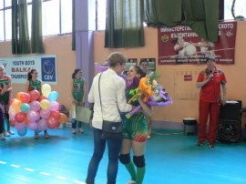 С много сълзи волейболният ни клуб изпрати две абитуриентки