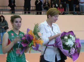 С много сълзи волейболният ни клуб изпрати две абитуриентки