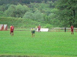 4 гола и 2 червени картона на мач на “Розова долина“