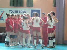 Фен боядисан като Хелбой подкрепяше ЦСКА в Казанлък