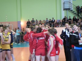 Фен боядисан като Хелбой подкрепяше ЦСКА в Казанлък