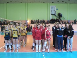 Фен боядисан като Хелбой подкрепяше ЦСКА в Казанлък