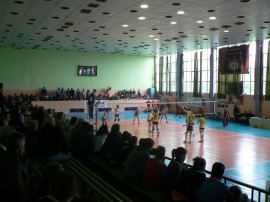 Фен боядисан като Хелбой подкрепяше ЦСКА в Казанлък