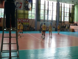 Фен боядисан като Хелбой подкрепяше ЦСКА в Казанлък